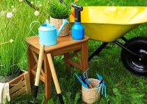 Best Gardening Seats and Stools for Elderly and Seniors