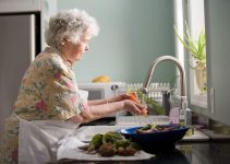 Supplements for Seniors: Help You Stay Healthy in the 60s, 70s, and 80s