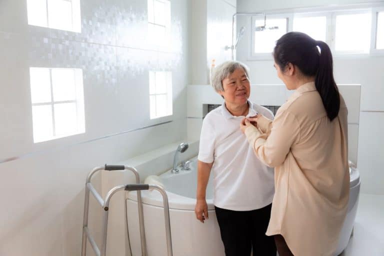 HOW TO BATHE AN ELDERLY PERSON KinKeepers